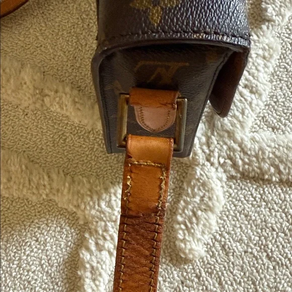 Louis Vuitton Vintage Monogram Saint Cloud GM - Picture 9 of 17